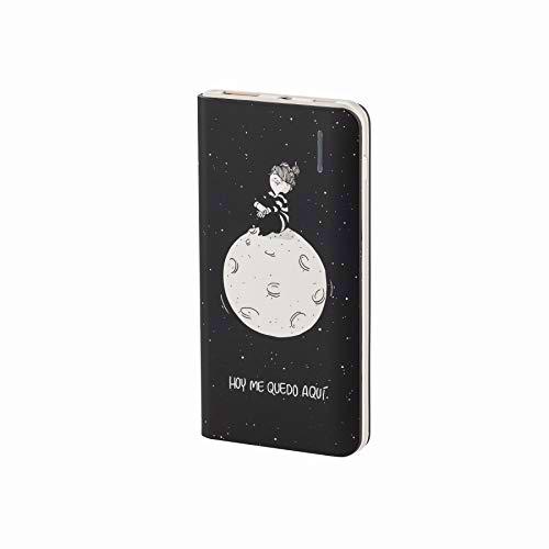 La Volátil Powerbank de 4.000 mAh color Negro con Diseño sentada sobre la Luna; Capacidad de 2 a 3 Cargas